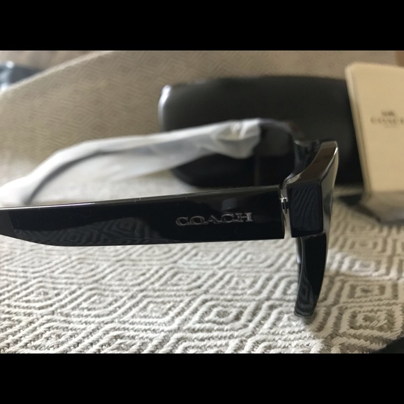 COACH New Unisex Black/Back Matte Sunglasses. - Picture 7 of 8